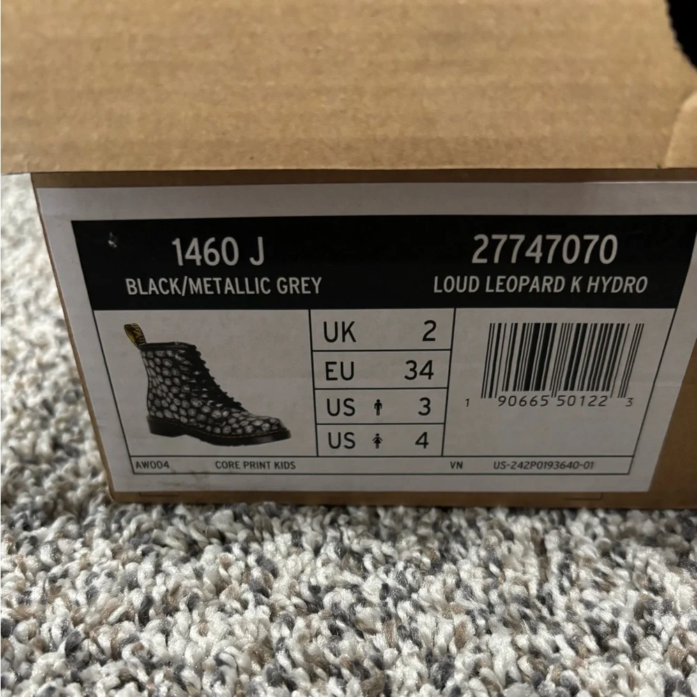 Doc Martens JUNIOR LEOPARD HYDRO LEATHER LACE UP BOOTS